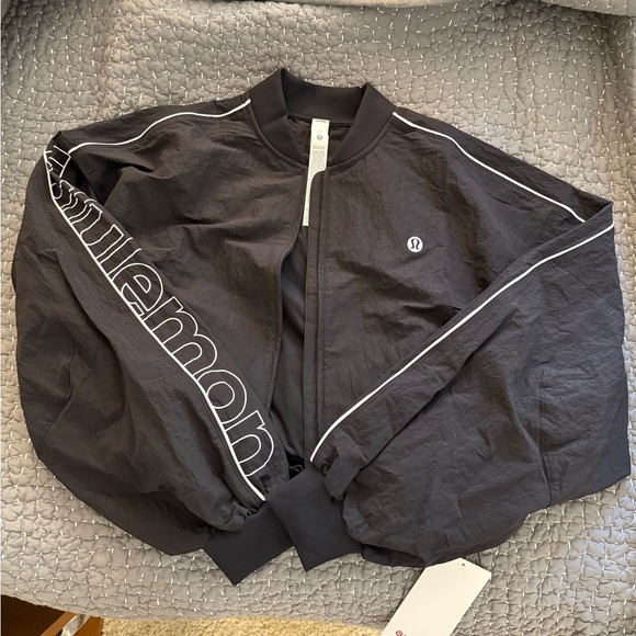 NWT lululemon Crinkle Nylon Track Jacket Wordmark Size S | Water-Repellent - Picture 5 of 12